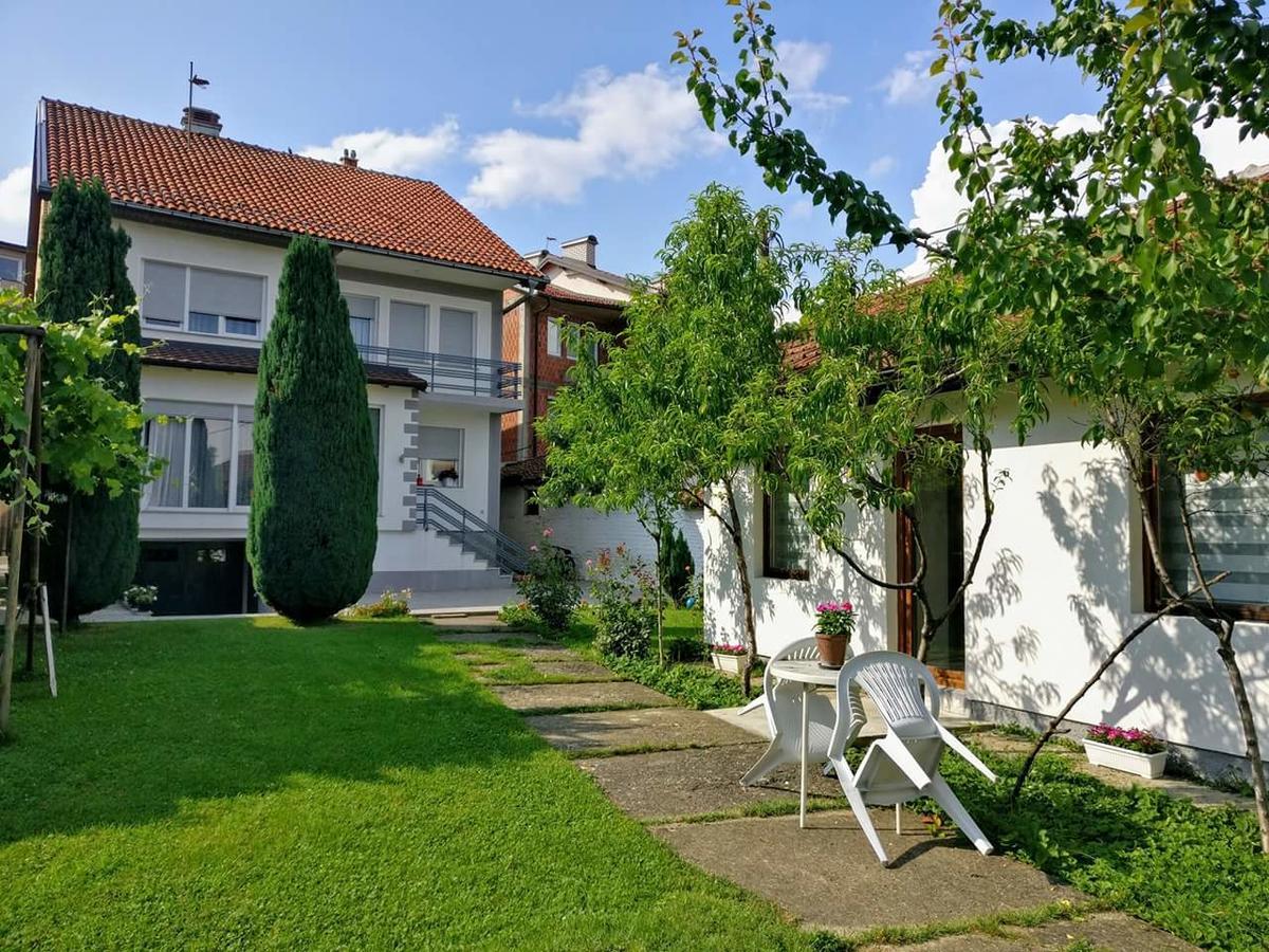 Garden Guesthouse Gjakova المظهر الخارجي الصورة